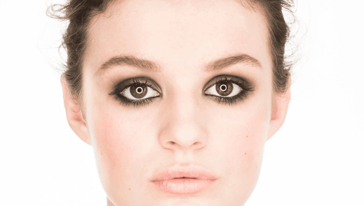 https://imgix.femina.dk/media/article/1606-smokey-eyes-video.png