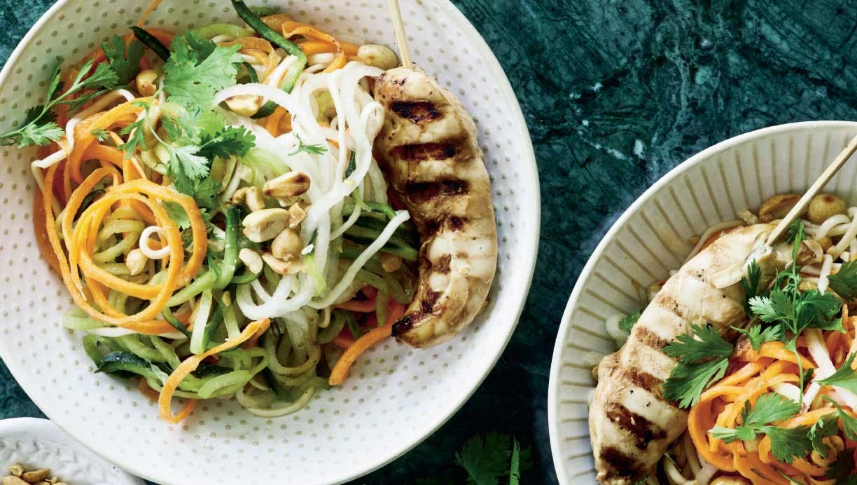 Nudelsalat med kyllingespyd