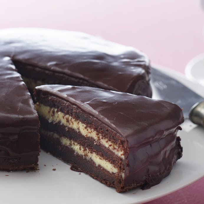 https://imgix.femina.dk/media/article/1643_chokoladekage_med_smoercreme.jpg