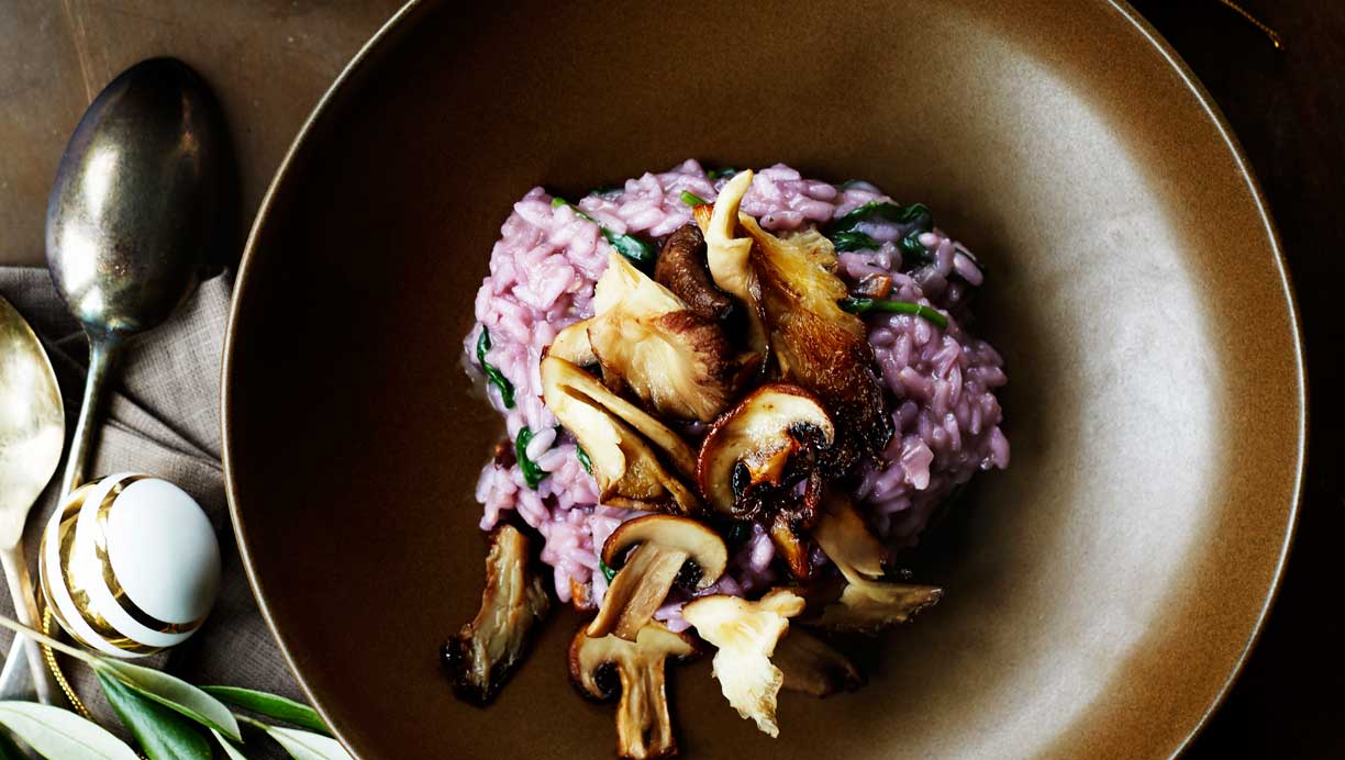Risotto med lilla gulerødder, spinat og ristede svampe 