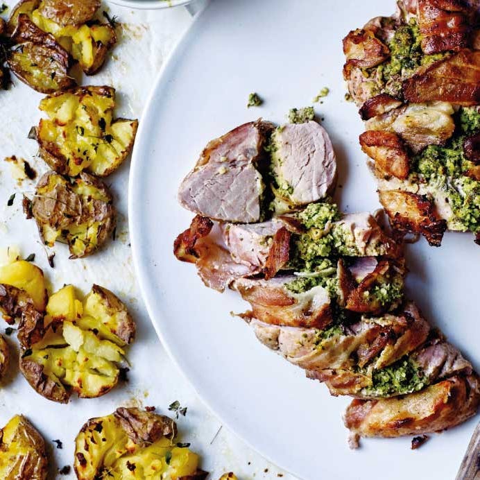 Pestofyldt mørbrad med knuste kartofler