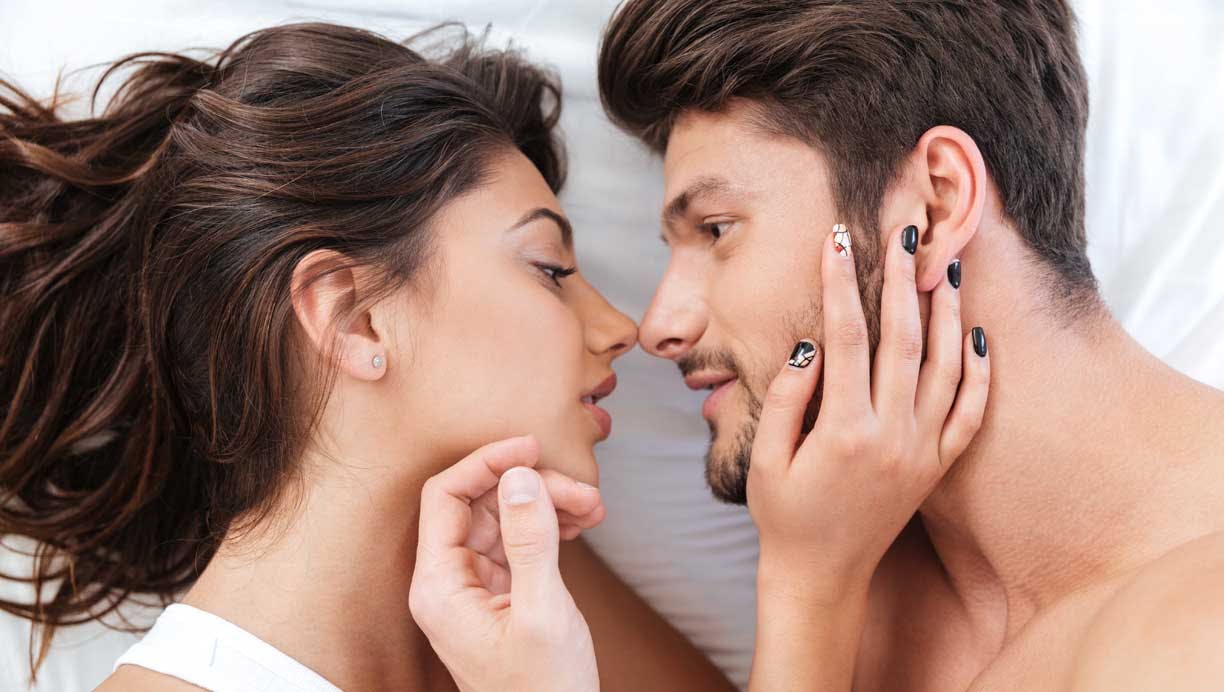 Her får du sexologens tips til, hvordan du bliver mere nærværende under sex. 
