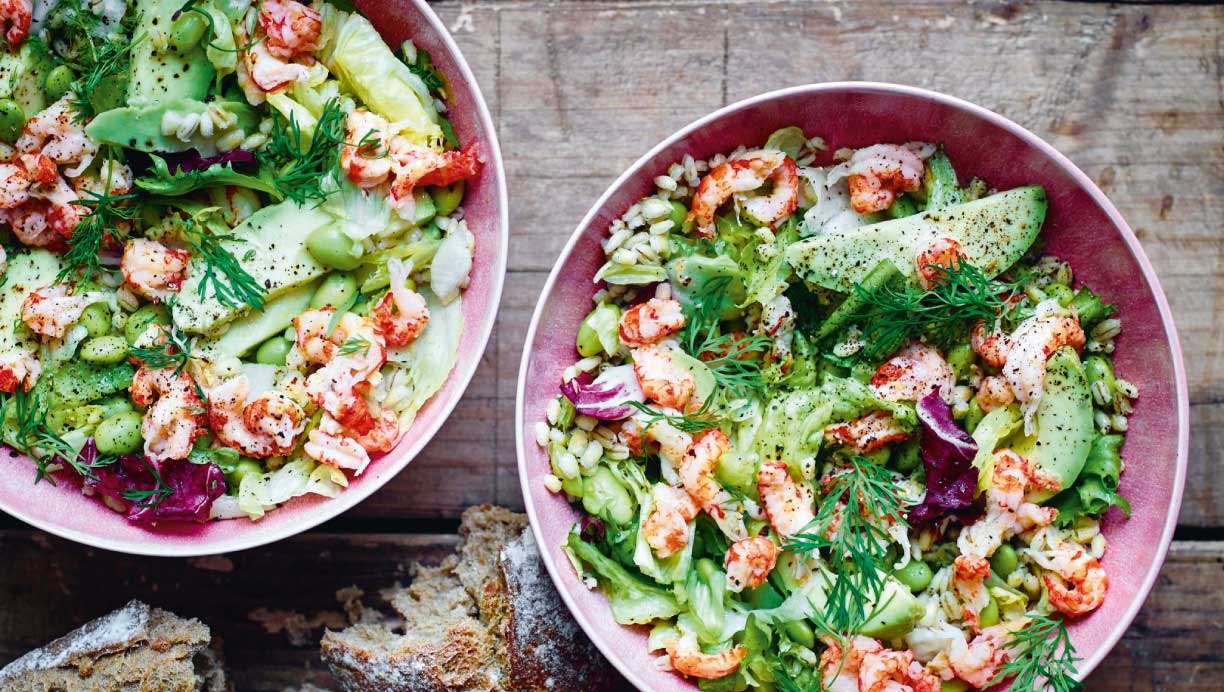 Perlespeltsalat med krebsehaler og avocado