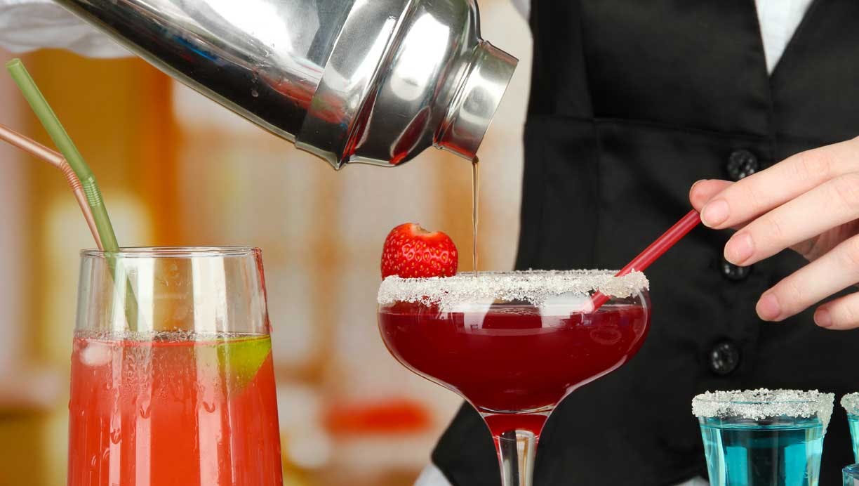 https://imgix.femina.dk/media/article/1740-drinks.jpg