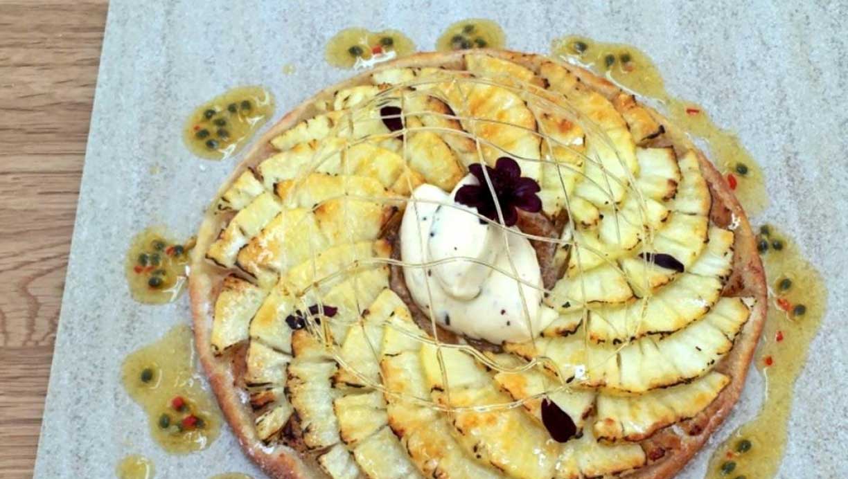 Ananastærte med sukkerkuppel