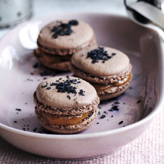 https://imgix.femina.dk/media/article/180621macarons-02.jpg