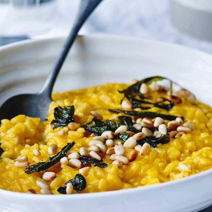 Græskar-risotto med salvie og pinjekerner