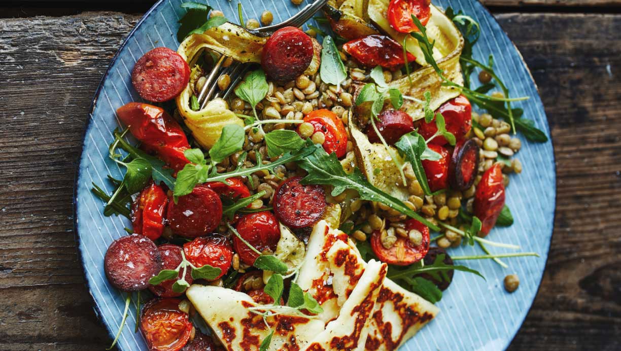 Lun linsesalat med halloumi