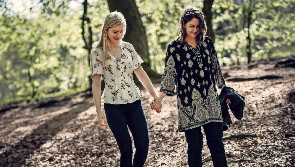 Hvordan klarer man at være mor, når man selv er ved miste sin egen mor?