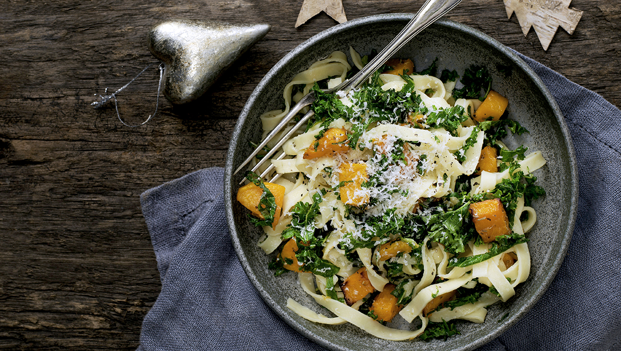 Opskrift på frisk pasta med græskar, grønkål og parmesan