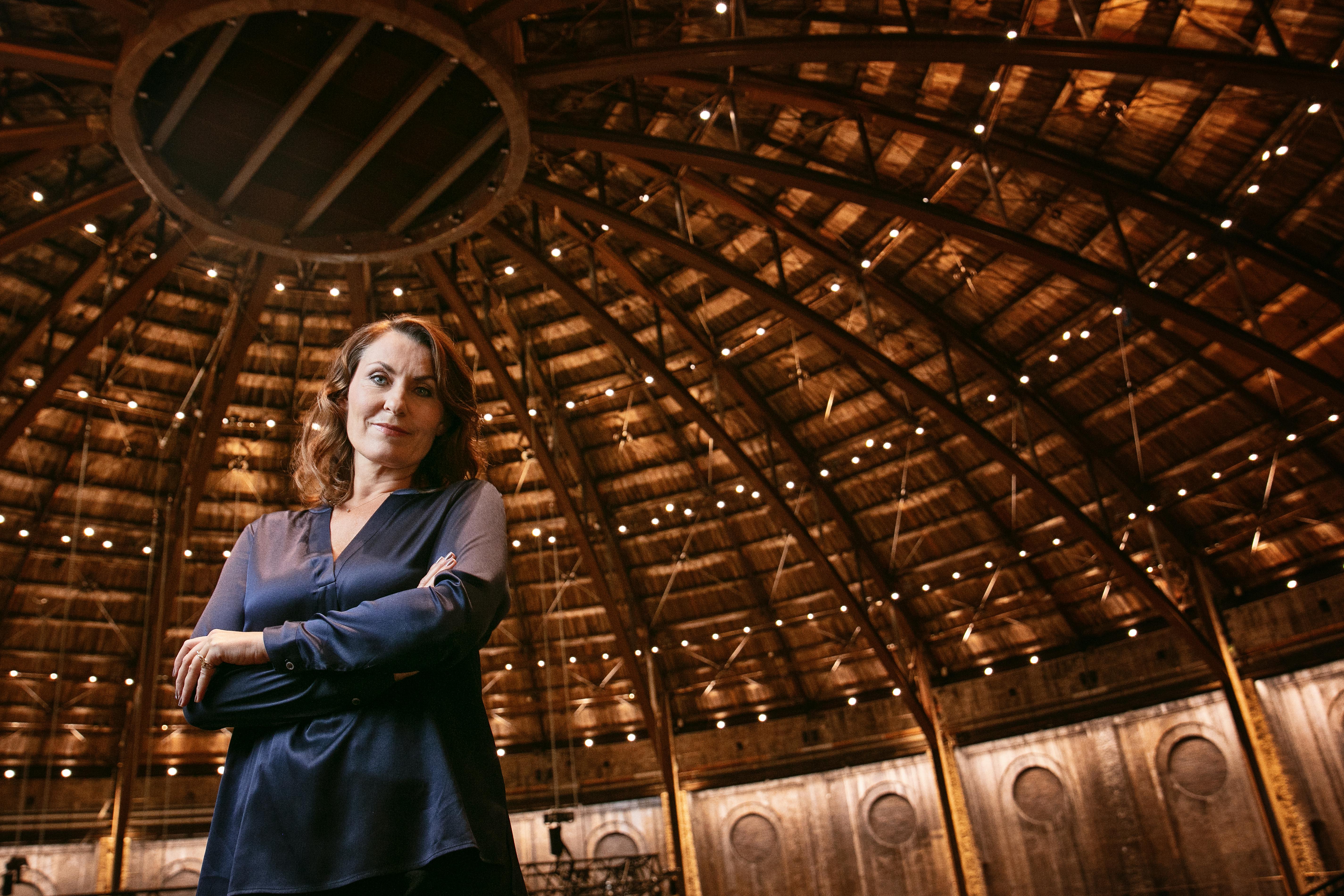 Kaya Brüel under Østre Gasværk Teaters smukke kuppel