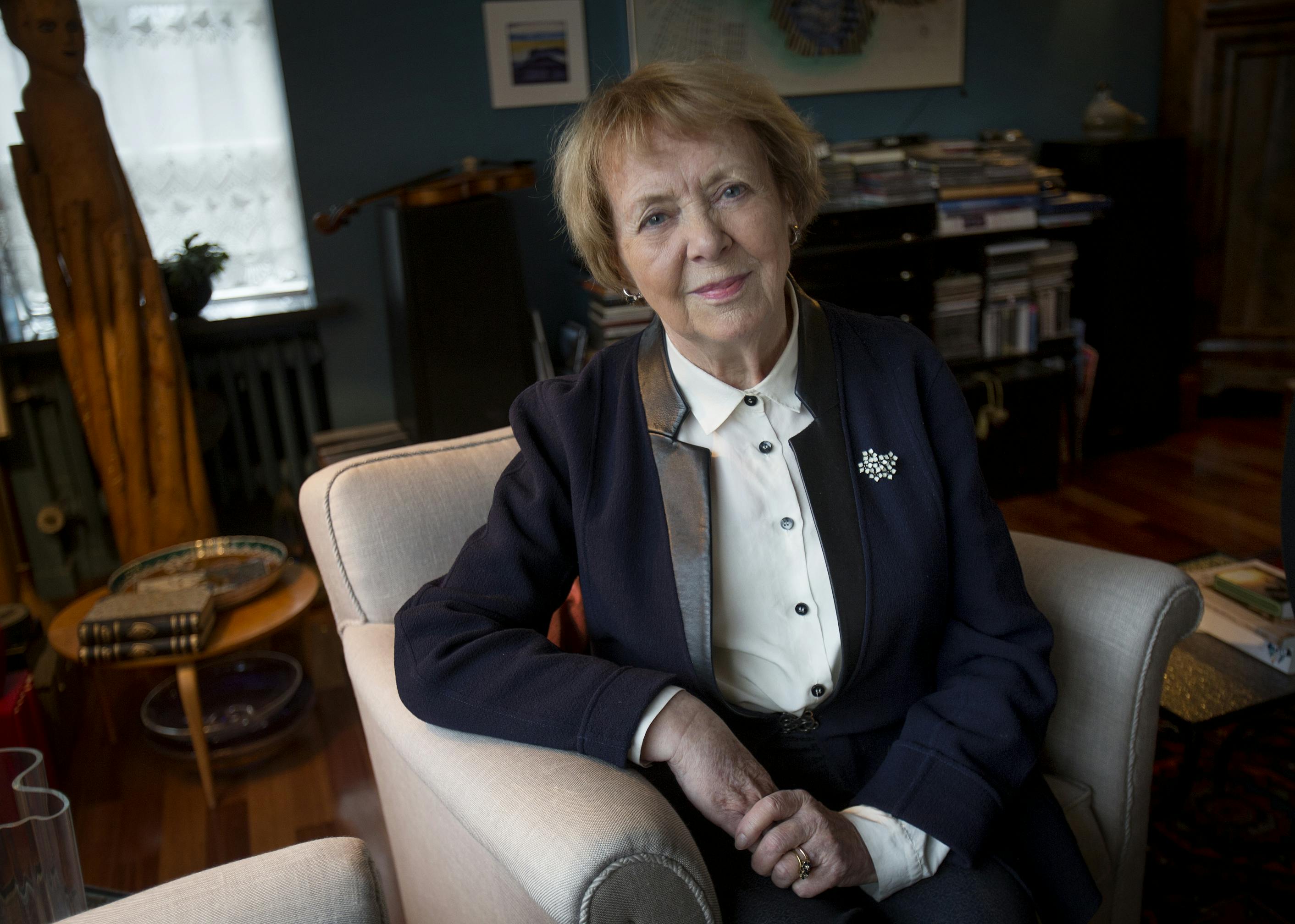 Islands forhenværende præsident Vigdis Finnbogadottir i sit hjem i Reykjavik