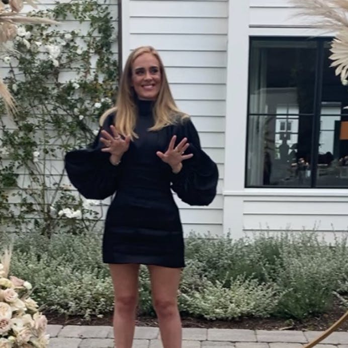 Adele stråler på nyt billede: "Hold modet oppe"