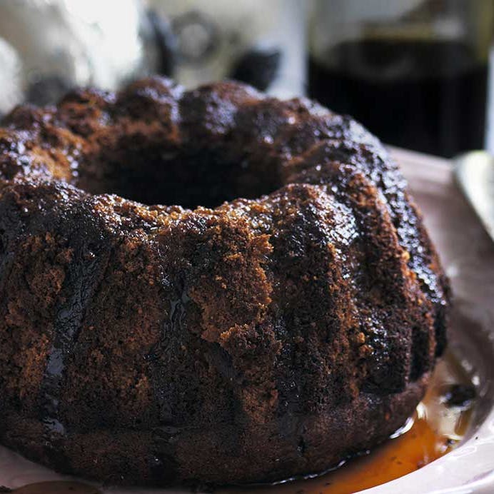 Daddelkage med romsirup