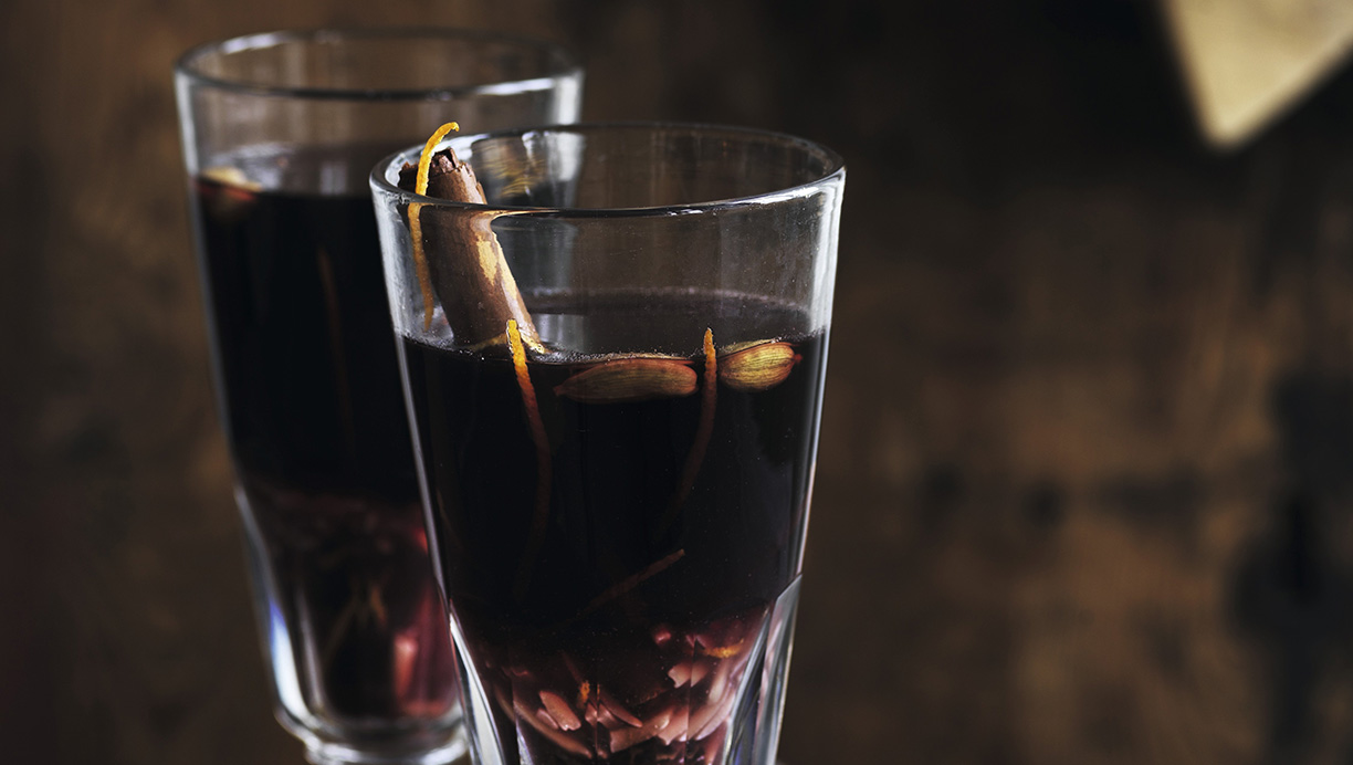 Klassisk gløgg med portvinssyltede rosiner