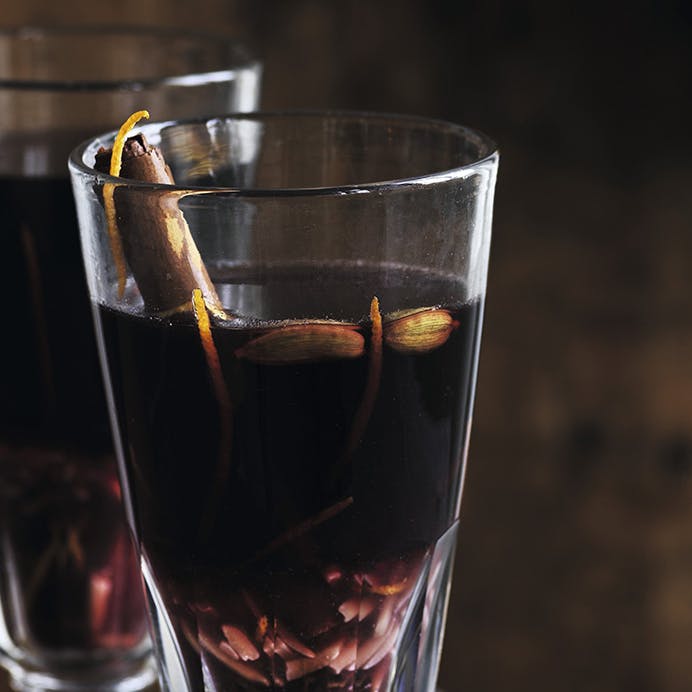 Klassisk gløgg med portvinssyltede rosiner