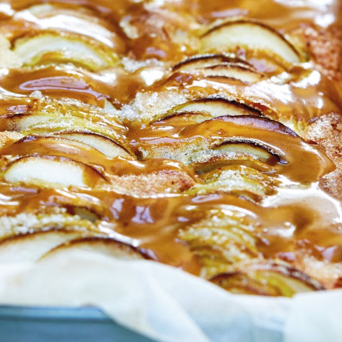 https://imgix.femina.dk/media/article/aeblekage_0.jpg