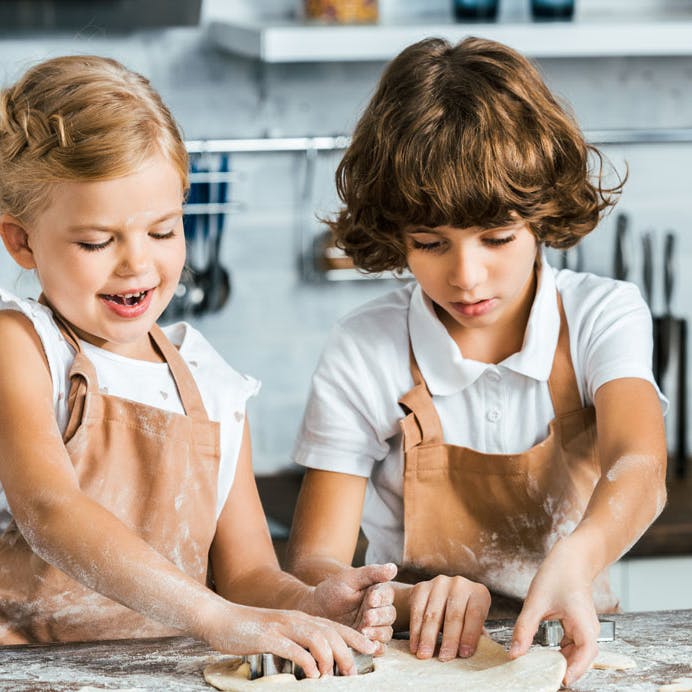 Børn der laver mad