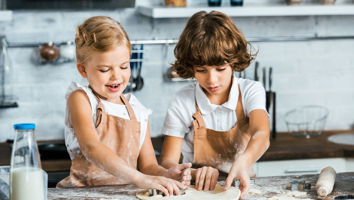 Børn der laver mad