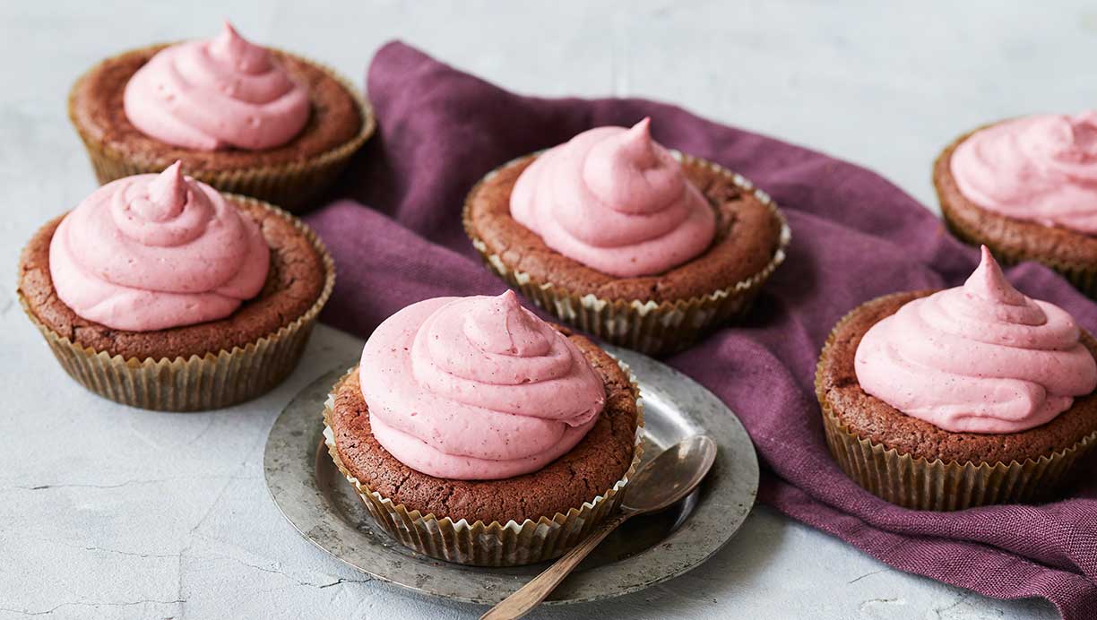 Browniemuffins med hindbærmousse
