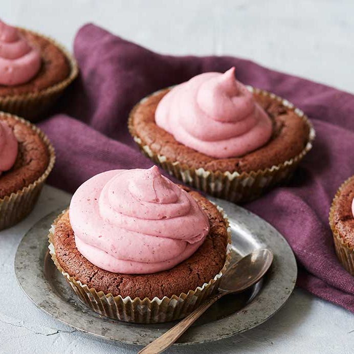Browniemuffins med hindbærmousse