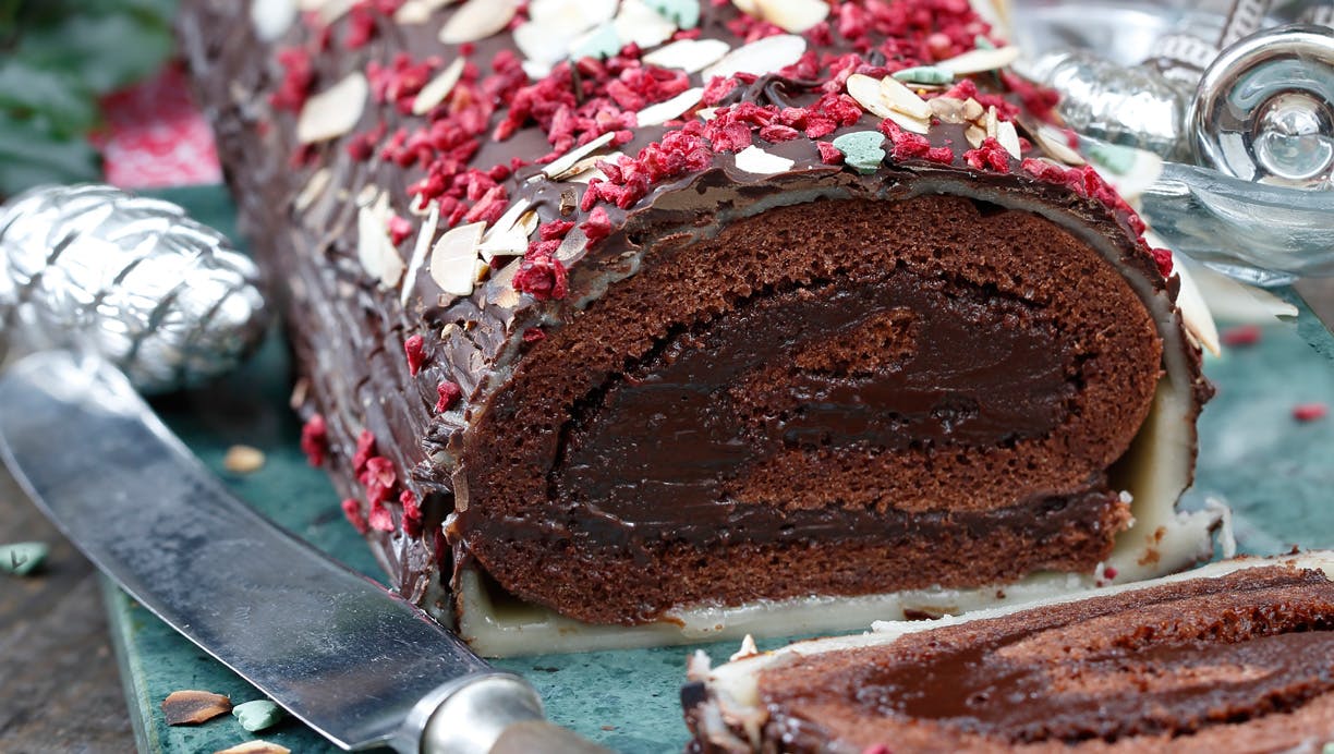 Sådan laver du selv chokoladeroulade