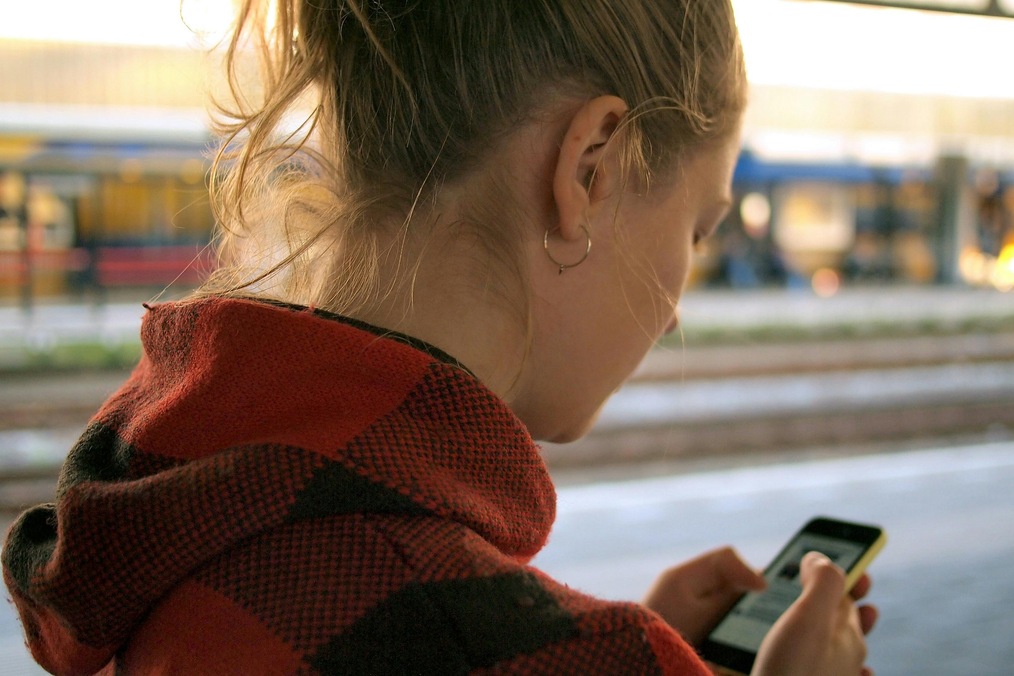 https://imgix.femina.dk/media/article/digitale_kraenkelser_.jpg