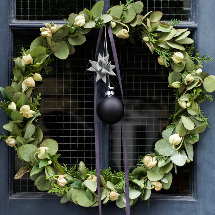 dørkrans med juleroser