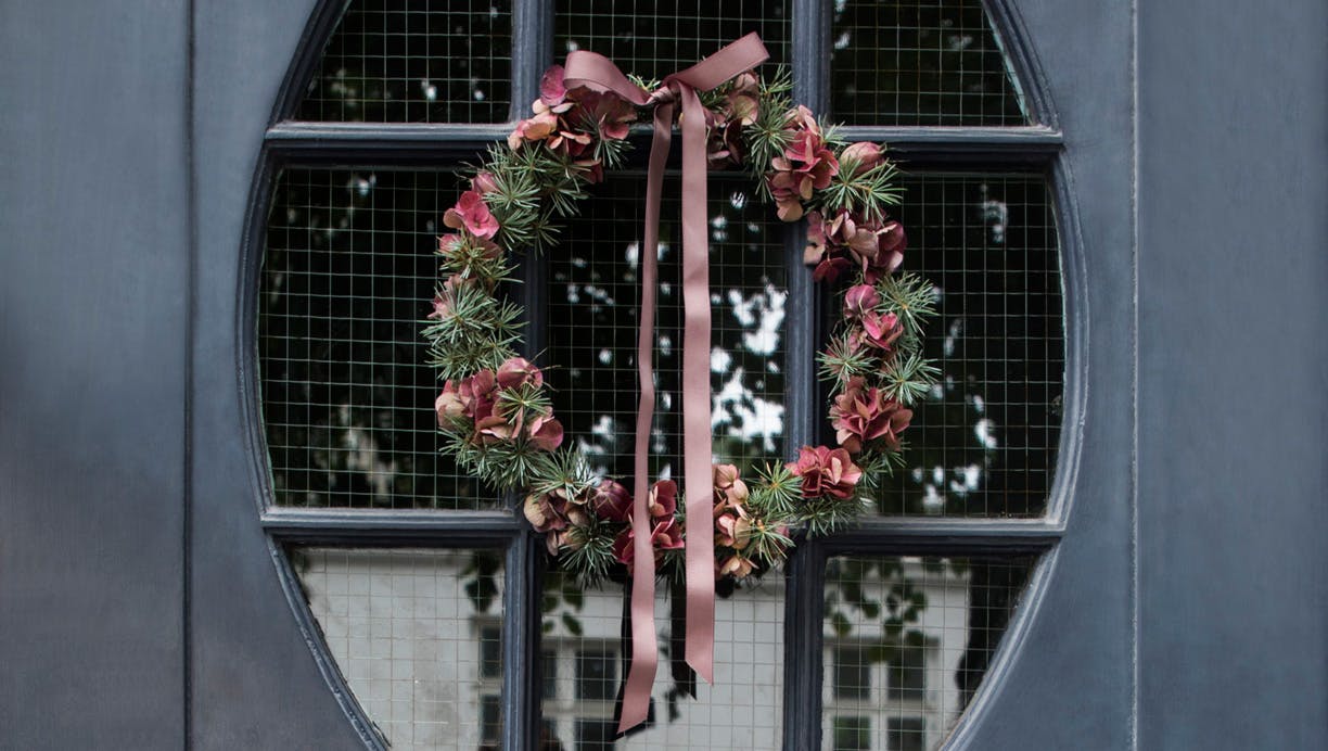 dørkrans med tørrede blomster