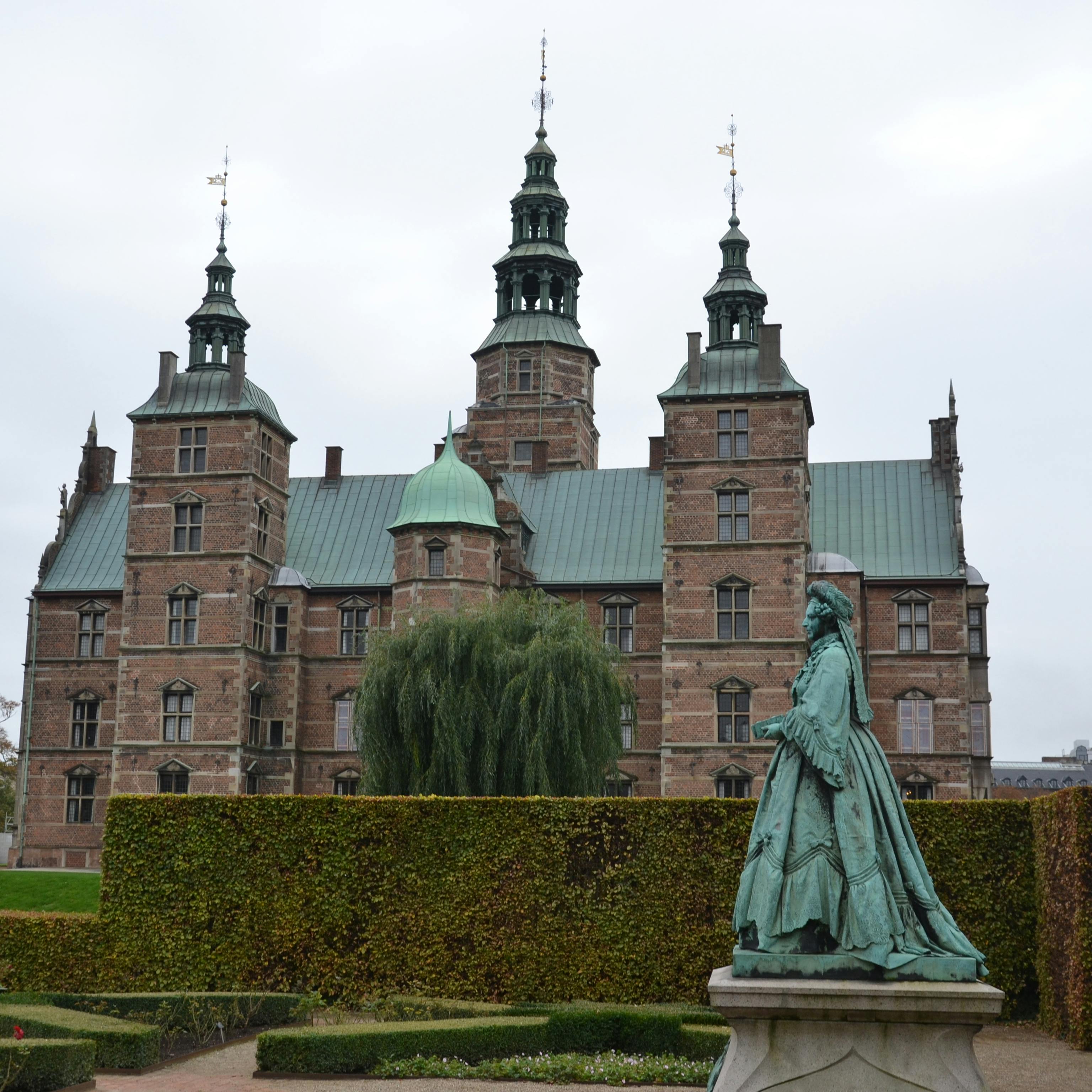 https://imgix.femina.dk/media/article/dronning_dagmar_statue_1.jpg