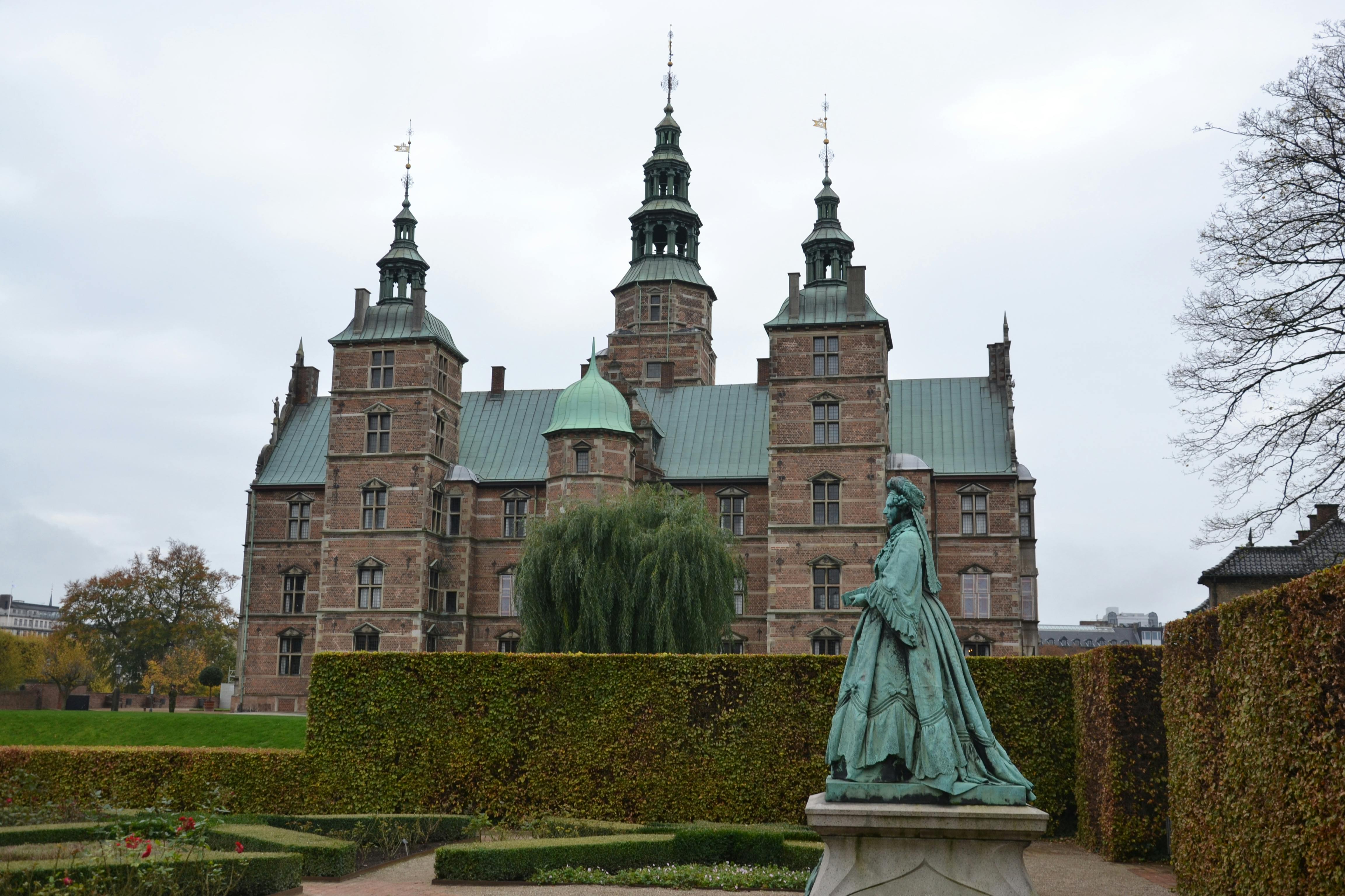 https://imgix.femina.dk/media/article/dronning_dagmar_statue_1.jpg