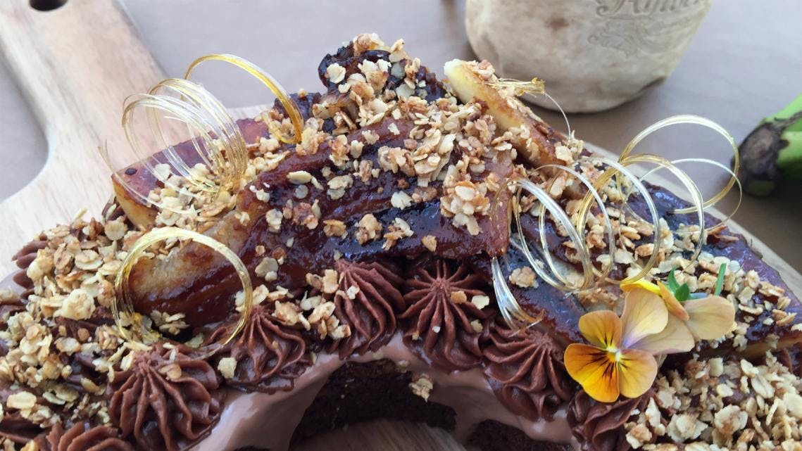 Flamberet banankage med romcreme