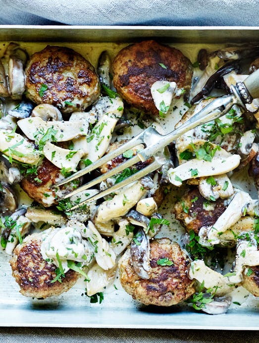 Frikadeller a la vildt med flødestuvede svampe