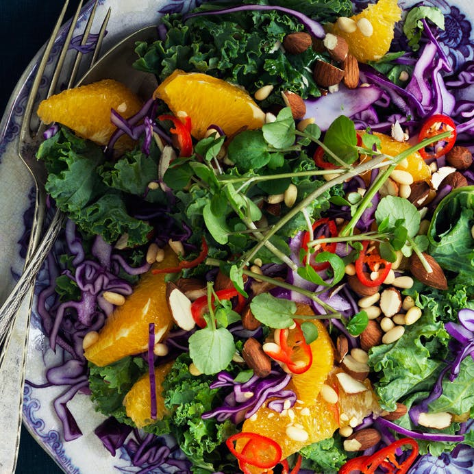 Frisk rødkåls-salat med appelsin og chili