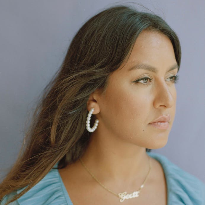 https://imgix.femina.dk/media/article/geeti_portraet.png