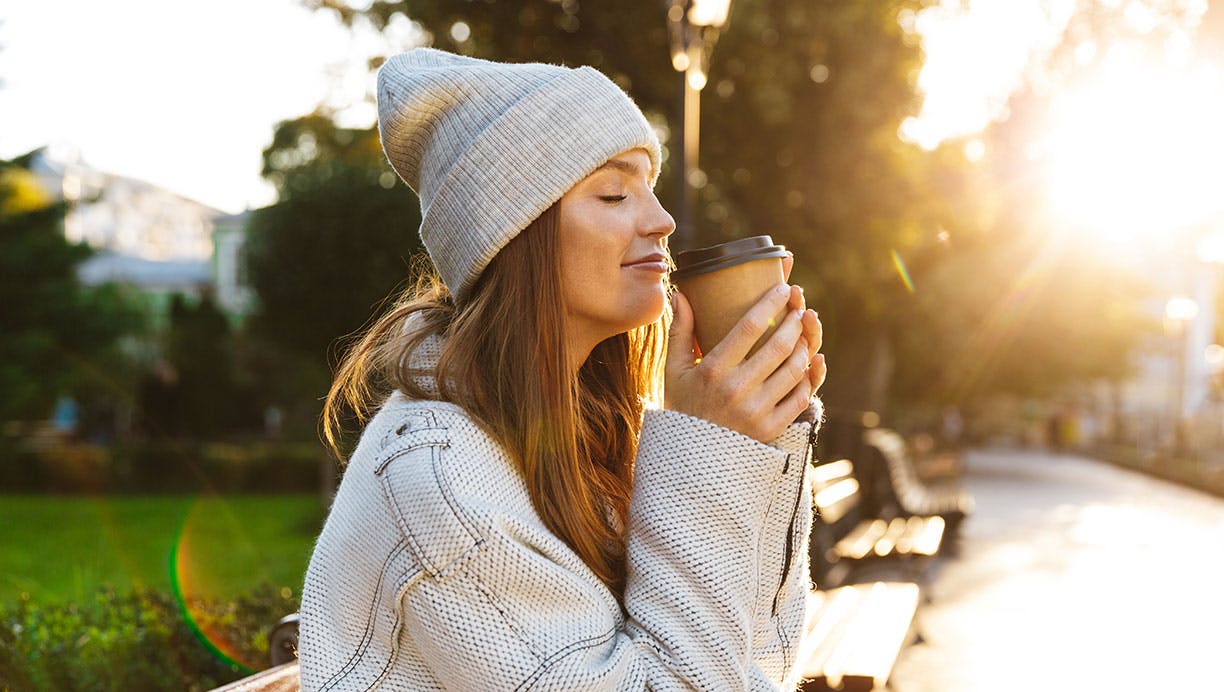 https://imgix.femina.dk/media/article/goer-din-alenetid-mere-meningsfyldt.jpg