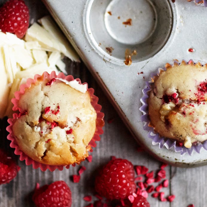 https://imgix.femina.dk/media/article/hindbaermuffins.jpg