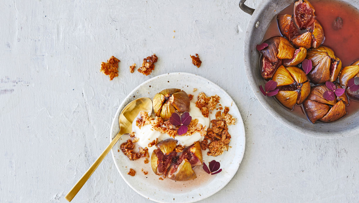 Honningbagte figner med vaniljecrumble og mascarponecreme