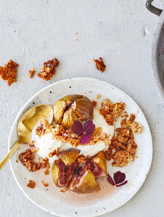 Honningbagte figner med vaniljecrumble og mascarponecreme