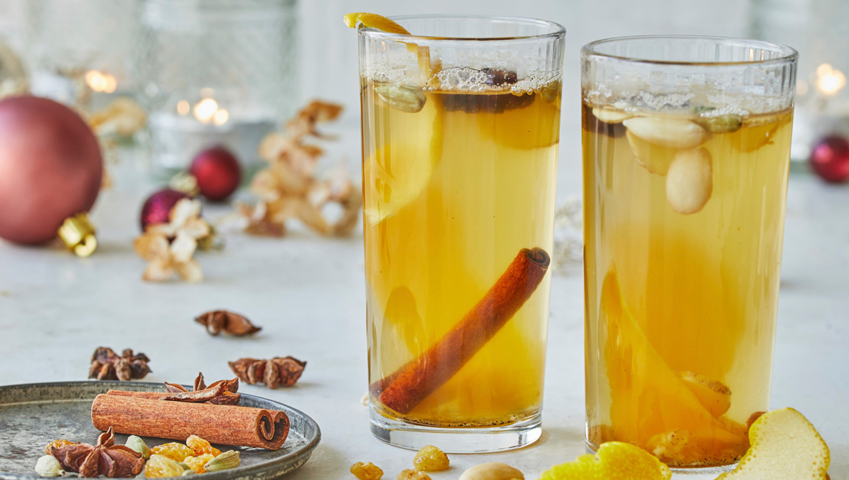 Hvid gløgg med hyldeblomst og appelsinskal