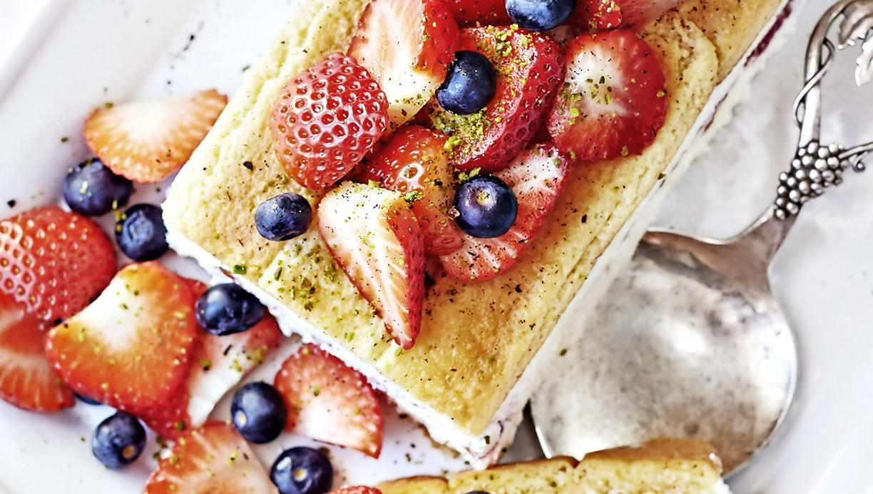 opskrift på lagkage med jordbær