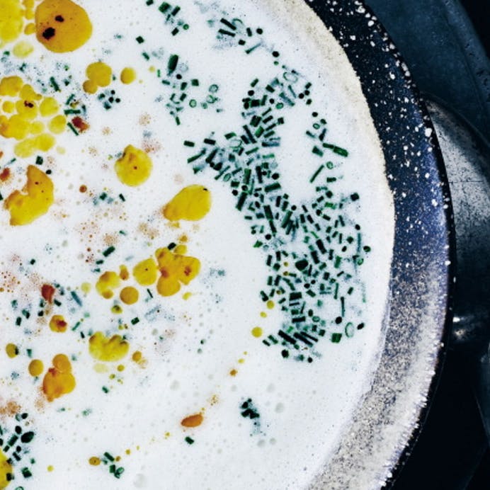 Jordskokkesuppe med purløg og chorizo