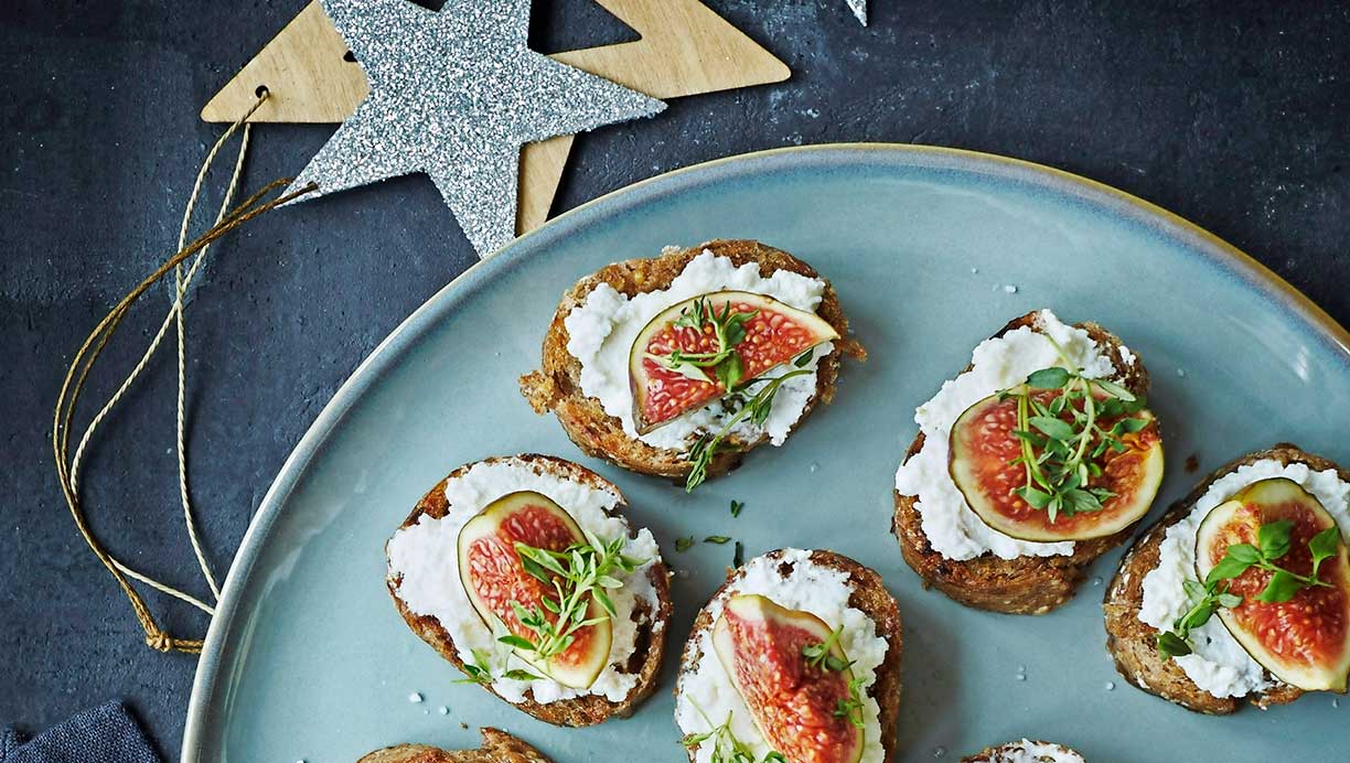 Bruschetta med saltet  ricottacreme, figner og timian