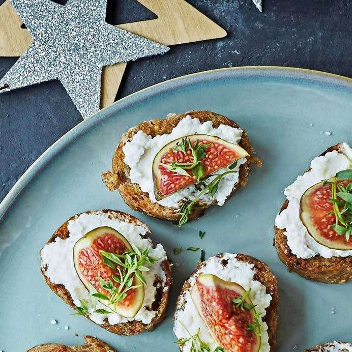 Bruschetta med saltet  ricottacreme, figner og timian