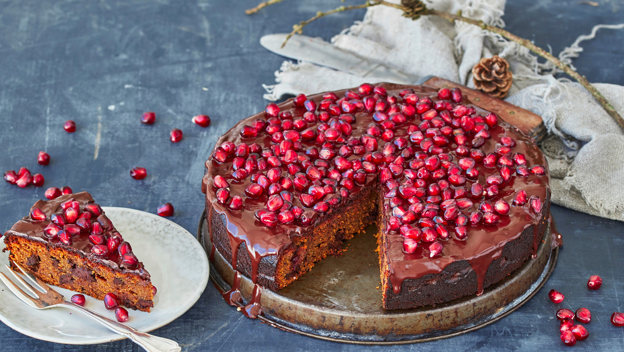 Julekage med tørret frugt og chokolade