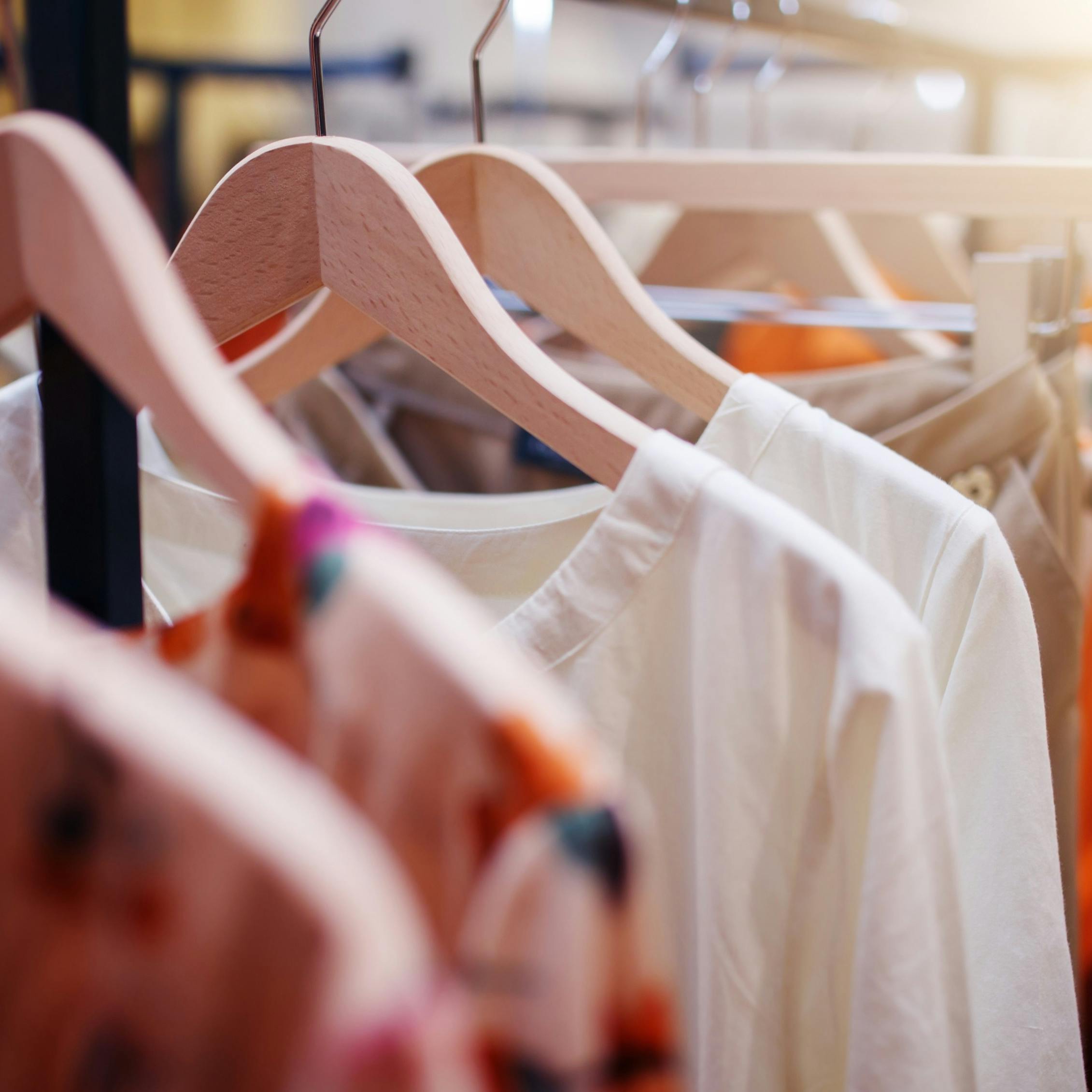 Få en guide til de bedste lagersalg i 2020