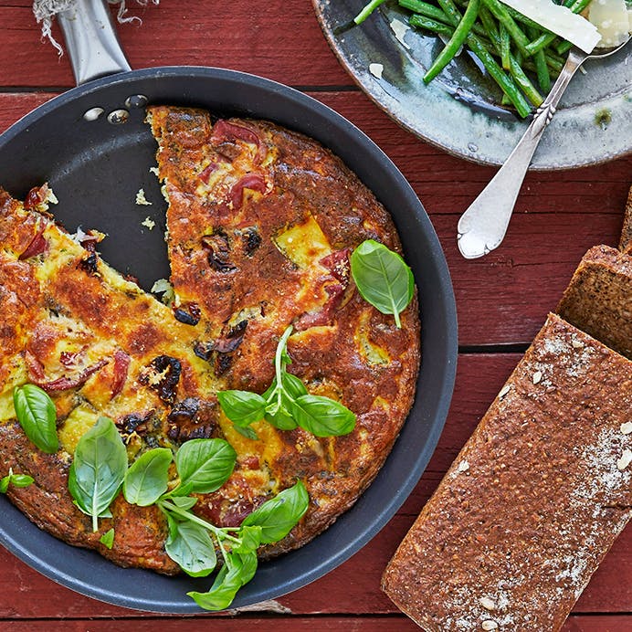 Æggekage med kartofler og serranoskinke