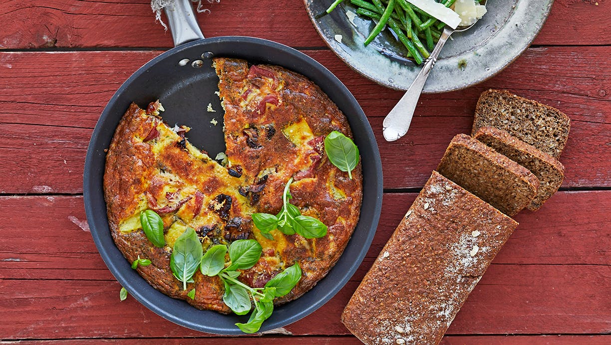 Æggekage med kartofler og serranoskinke