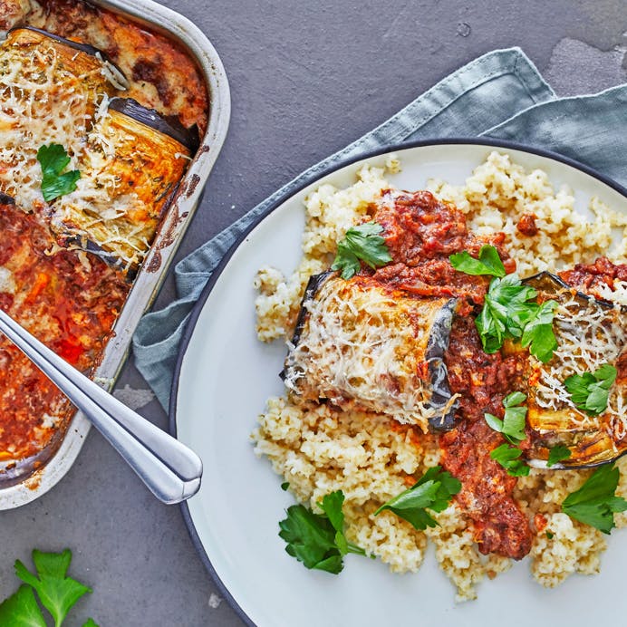 Aubergineruller med bolognese og ricotta
