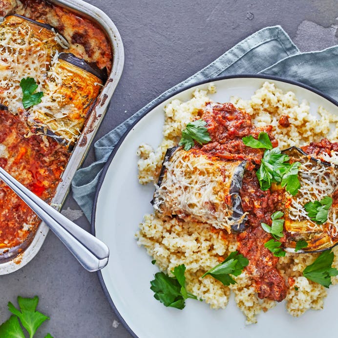 Aubergineruller med bolognese og ricotta 